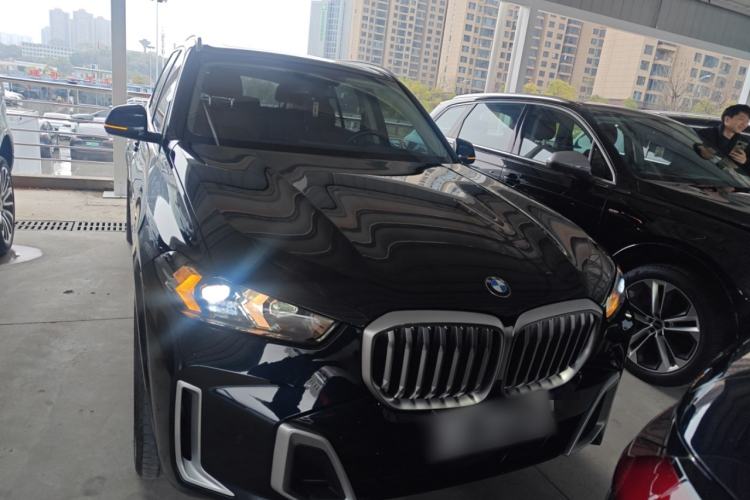 Used BMW X5 2023 xDrive 30Li Luxury M Sport Package
