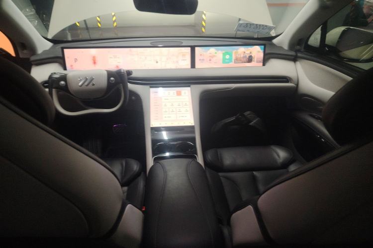 Used IM LS7 2023 90 kWh Elite Rear-Drive Version Center Console