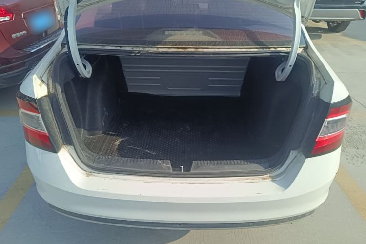 Used Skoda Rapid 2019 1.5L Automatic Comfort Edition China VI Standard Trunk