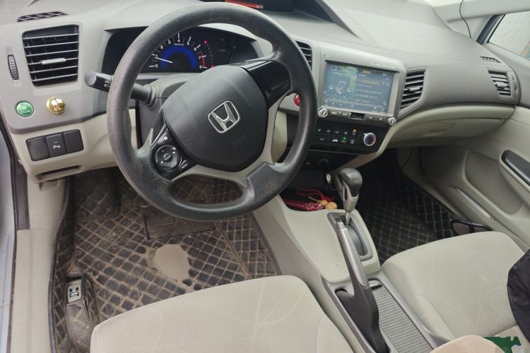 Used Honda Civic 2012 1.8L automatic comfort version Center Console