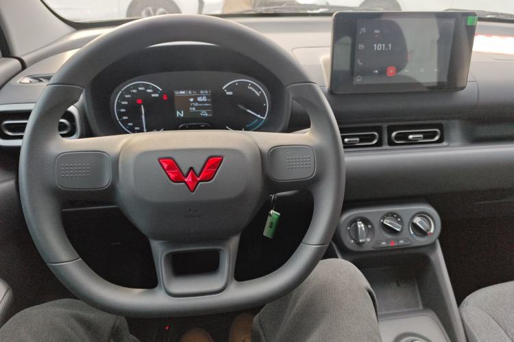 Used Wuling Hongguang New Energy 2024 All-Electric Model 300KM Standard Version
