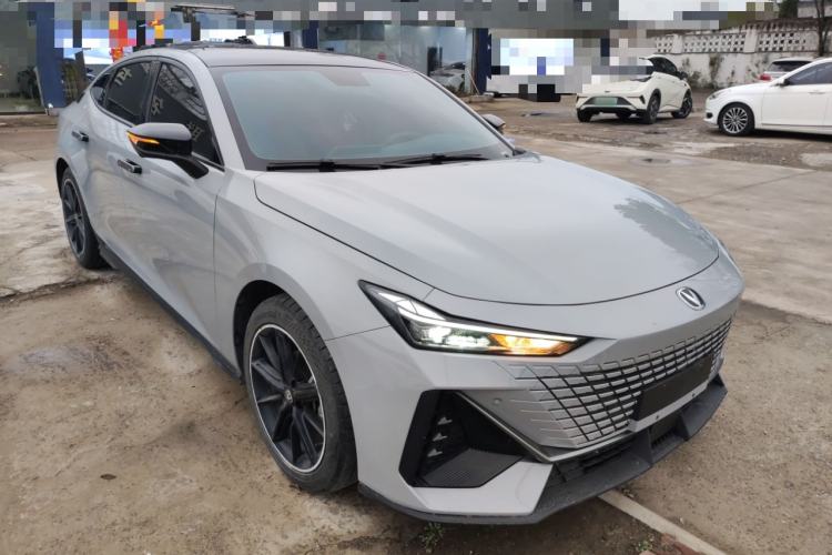 Used Changan UNI-V 2022 1.5T Prestige Version