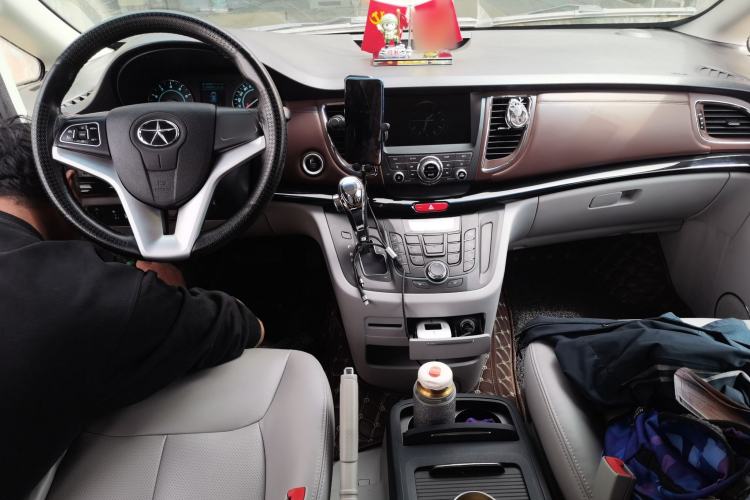 Used JAC Group Refine M5 2016 2.0T Gasoline Automatic Business Edition Center Console