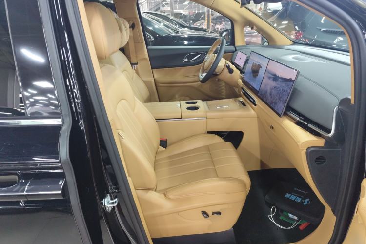 Used VOYAH Dream 2025 PHEV Four-Wheel Drive Excellence Kunpeng Edition Right Front Seat