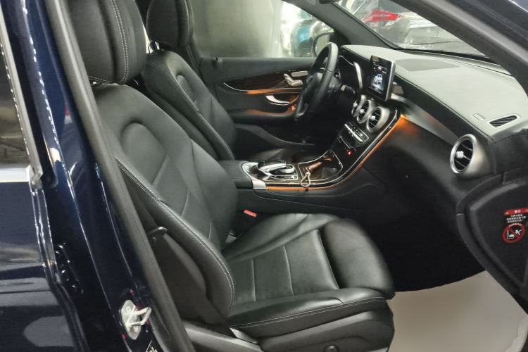 Used Mercedes-Benz GLC 2018 GLC 260 4MATIC Luxury Model Right Front Seat