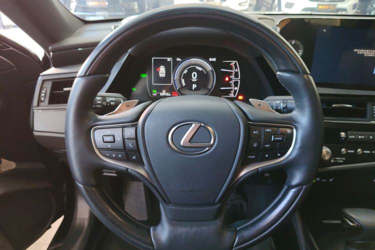 Used Lexus ES 2022 300h Deluxe Edition
