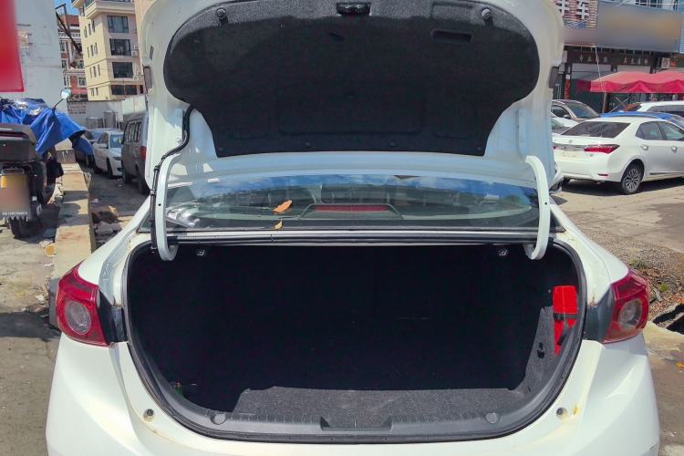 Used Mazda 3 Axela 2017 Sedan 1.5L Automatic Luxury Model Emission Standard China V
