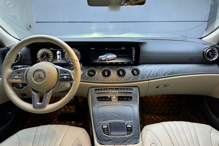 Used Mercedes-Benz CLS 2018 CLS 300 Dynamic Edition Interior 6