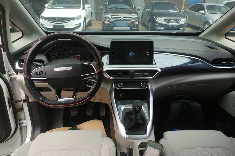 Used SAIC MAXUS G50 2022 1.5T Manual Touring A Center Console