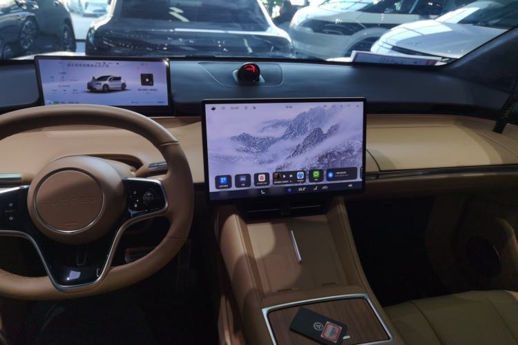 Used Hima Luxeed R7 2024 All-Electric 736 km Ultra Center Console