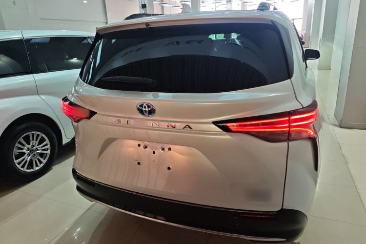 Used Toyota SIENNA 2021 2.5L Hybrid Premium Edition Rear