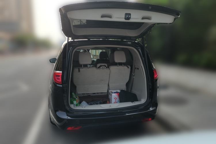 Used Chrysler Grand Voyager 2017 3.6L Premium Edition Trunk