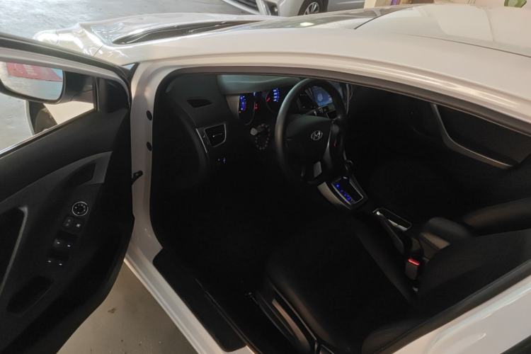 Used Hyundai Elantra (5th Generation / Langdong) 2016 1.6L Automatic Smart Version