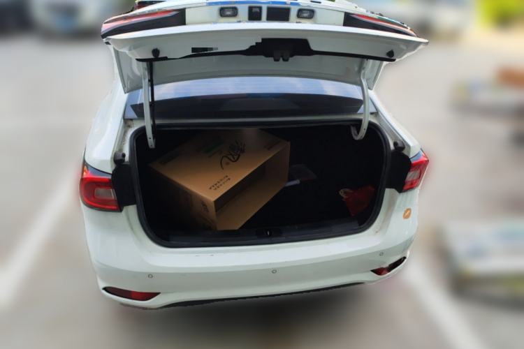 Used Roewe i5 2020 1.5L Automatic 4G Connect Luxury Flagship Edition Trunk