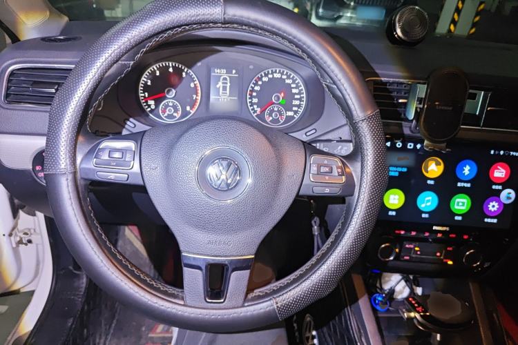 Used Volkswagen Sagitar 2014 Revised Version 1.4TSI Automatic Luxury Edition Steering Wheel