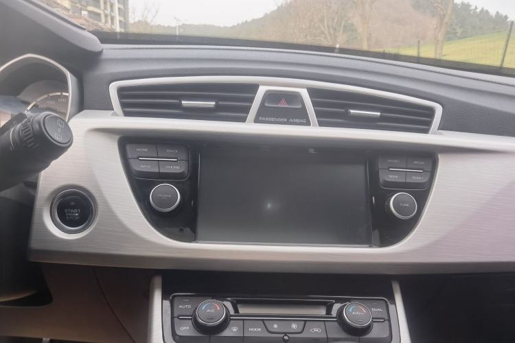 Used Geely Auto Emgrand X7 Sport 2018 1.8TD Manual Two-Wheel Drive Zhiya Model Audio And AC Panel