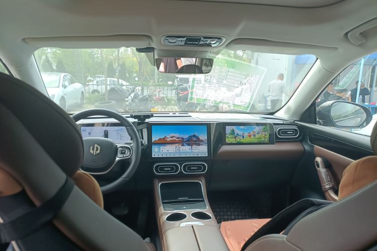 Used Leapmotor C11 2023 Range-Extended 300 Comfort Edition Center Console