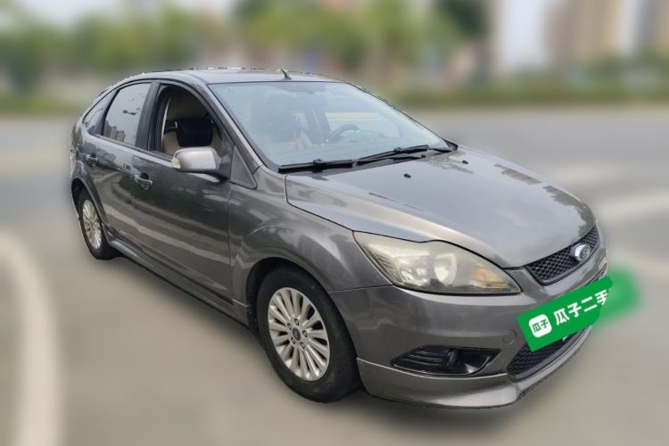 Used Ford Focus 2013 Hatchback Classic 1.8L Manual Fashion Edition Front Right 45 Deg