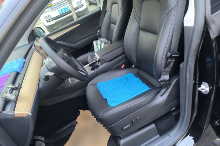 Used Tesla Model Y 2022 Rear-Wheel-Drive Version Left Front Seat