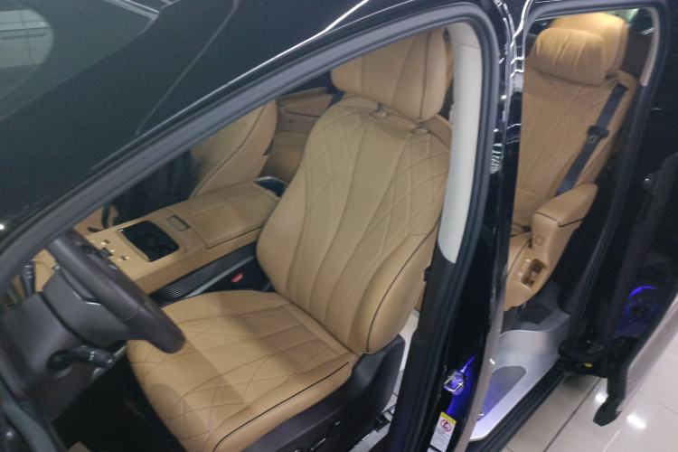 Used Denza D9 2024 DM-i 1050 Luxury Model