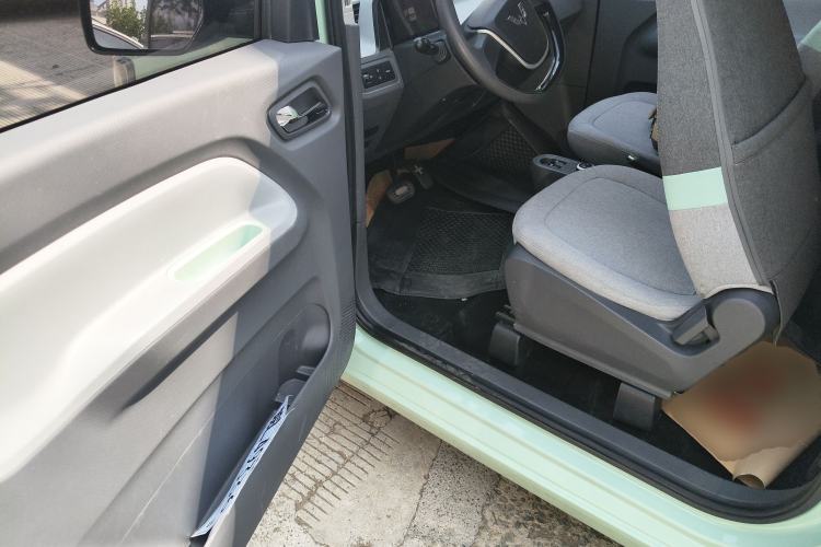 Used Wuling Hongguang MINIEV 2021 Macaron Sandwich Model 120 km Lithium Iron Phosphate
