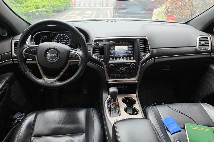 Used Jeep Grand Cherokee 2016 3.0L Comfort Navigation Edition Center Console