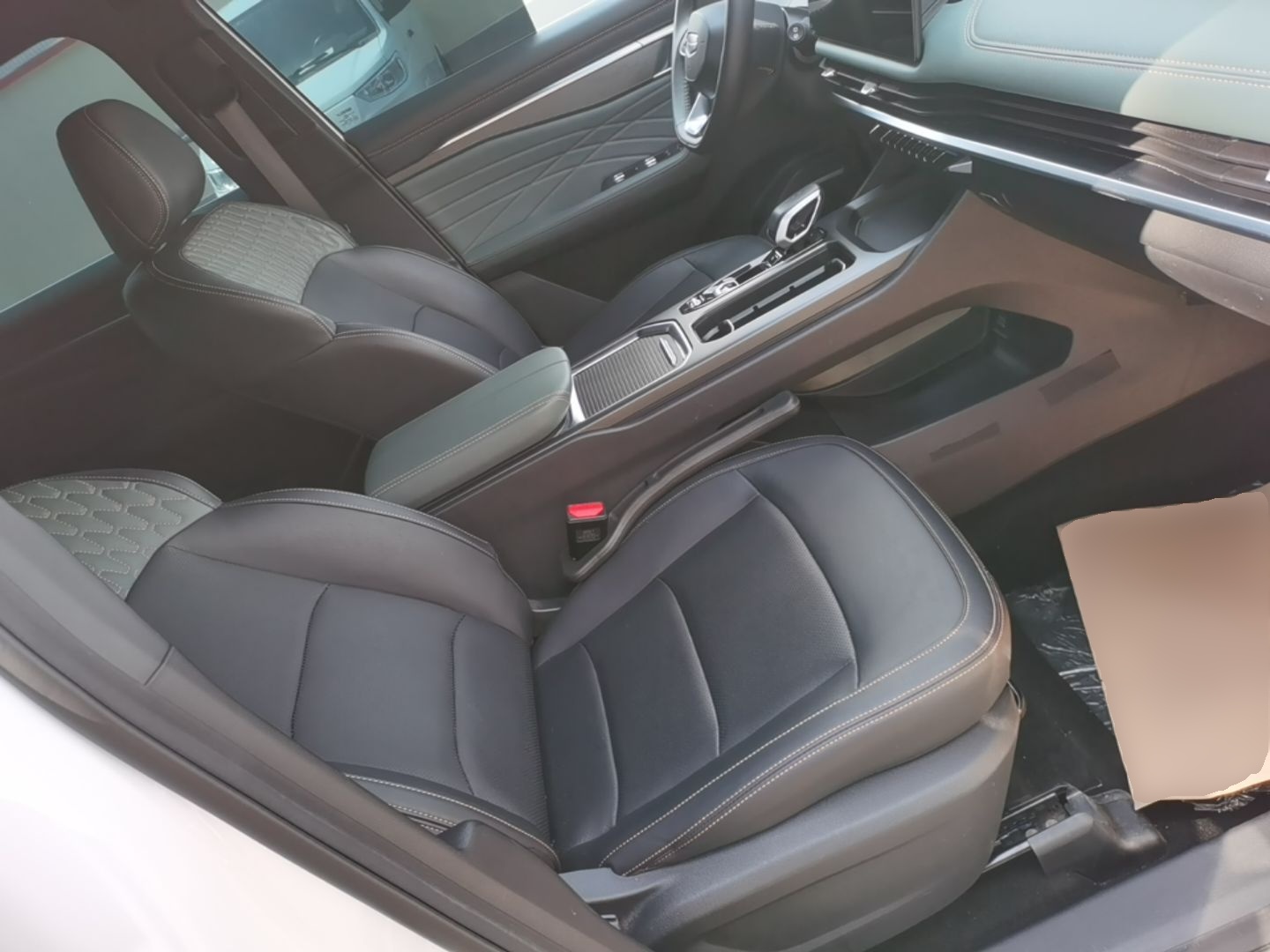Geely Auto Haoyue L 2024 2.0T DCT Prestige Version — снимка 19