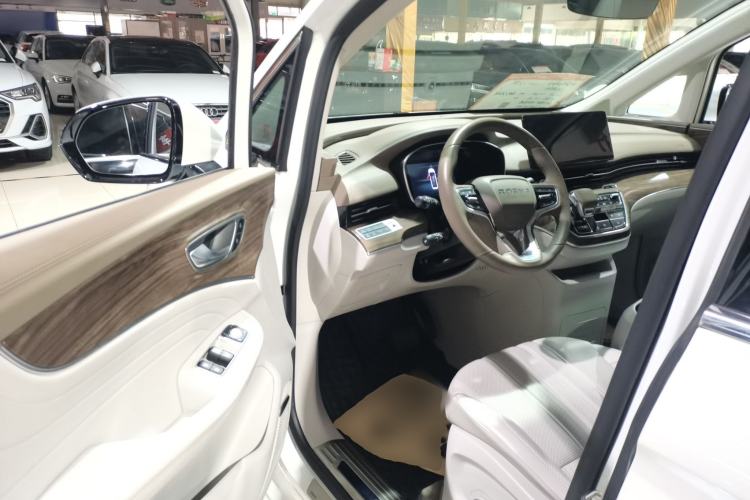 Used Roewe iMAX8 2023 400TGI Comfort Edition Interior 3
