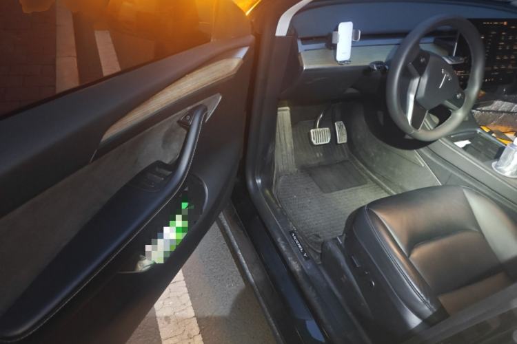 Used Tesla Model Y 2023 Rear-Wheel-Drive Version
