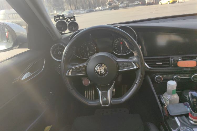 Used Alfa Romeo Giulia 2017 2.0T 280HP Luxury Edition Steering Wheel