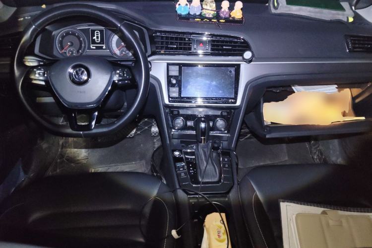 Used Volkswagen Lamando 2019 280TSI DSG Comfort Edition China V Standard Center Console