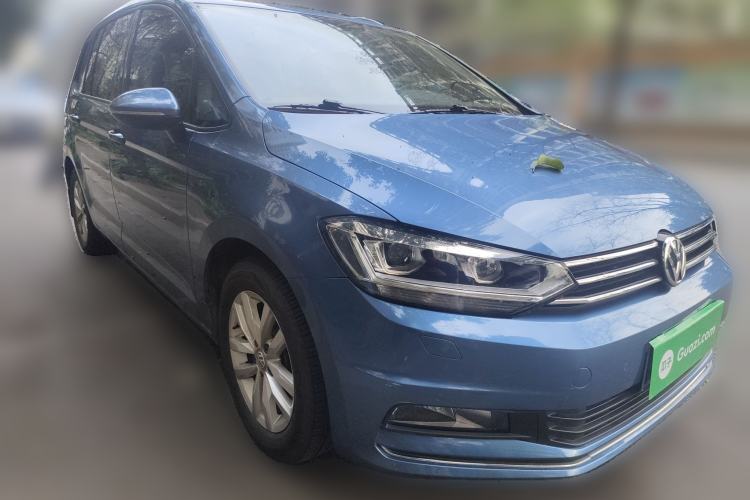 Used Volkswagen Touran 2016 Volkswagen Touran L 280TSI DSG Comfort Edition Front Right 45 Deg