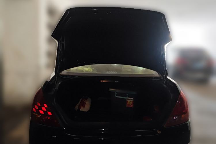 Used Nissan Teana 2006 200JK Deluxe Edition Trunk