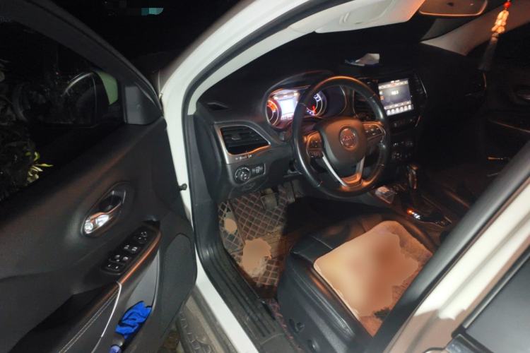 Used Jeep Cherokee 2019 2.0T Two-Wheel Drive Smart Enjoyment Version China V