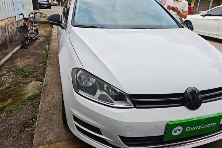 Used Volkswagen Golf 2017 1.6L Automatic Comfort Million-Vehicle Anniversary Edition Right Front Headlight