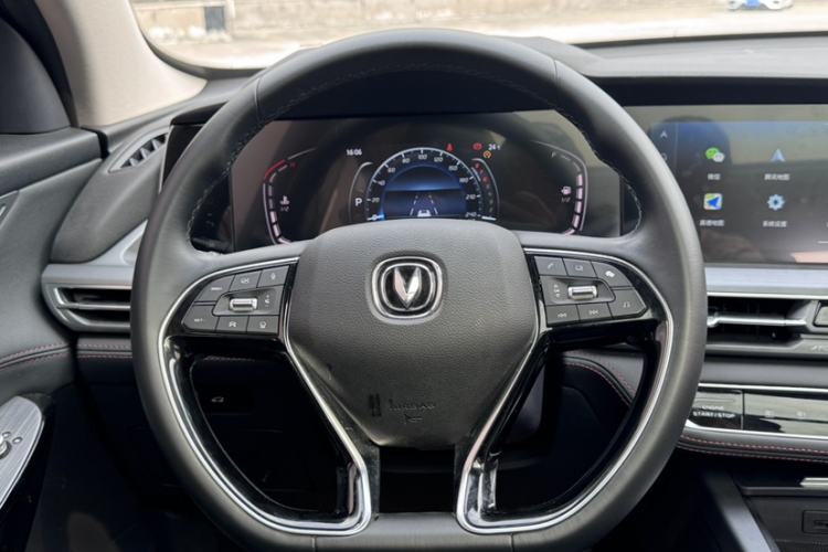 Used CHANGAN CS75 PLUS 2022 2.0T Automatic Pilot Version Interior 11