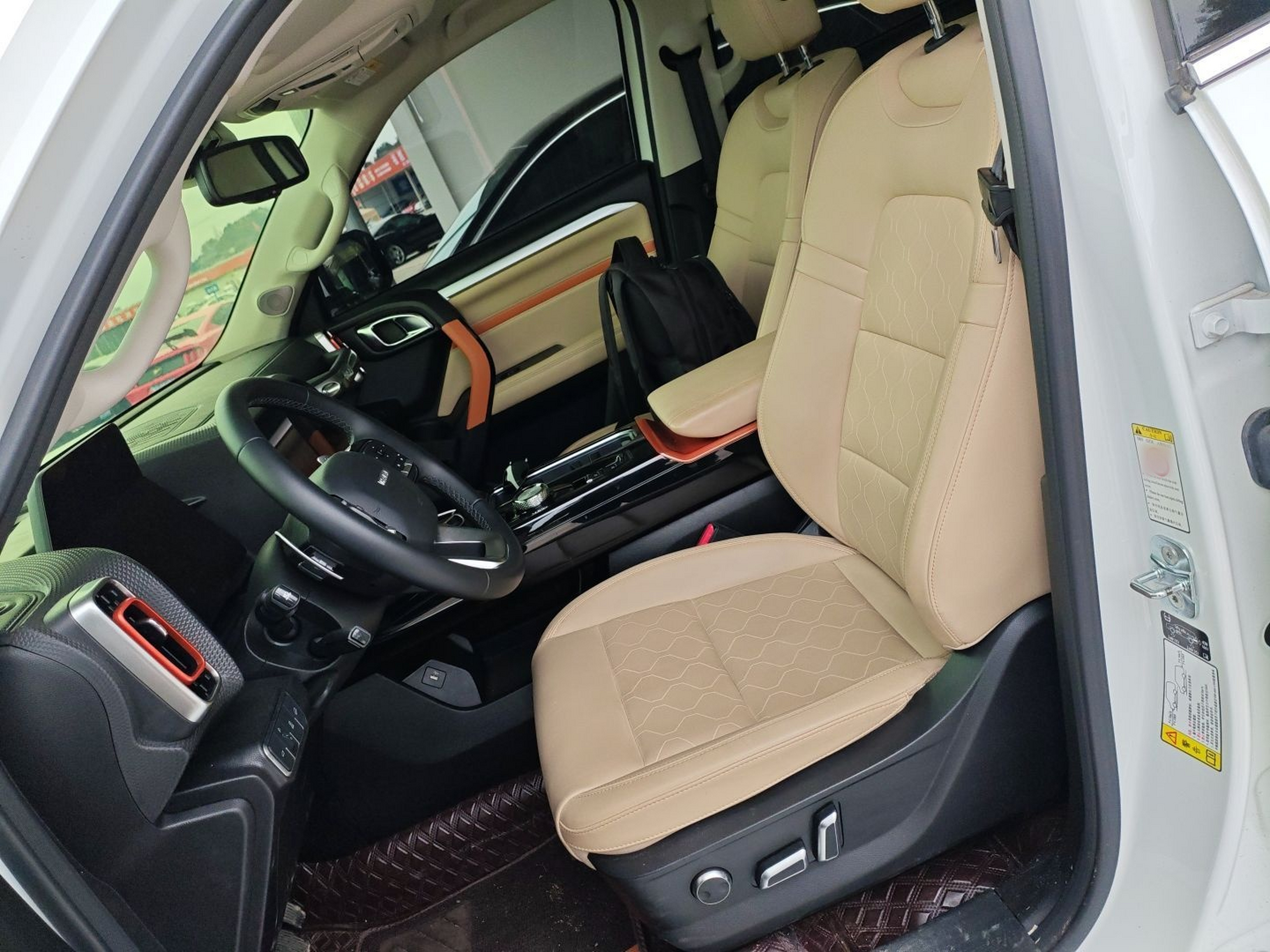 Переднее сиденье в автомобиле