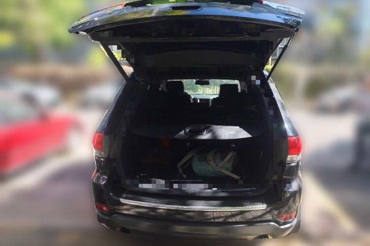 Used Jeep Grand Cherokee 2015 3.0TD Diesel Elite Navigation Edition Trunk