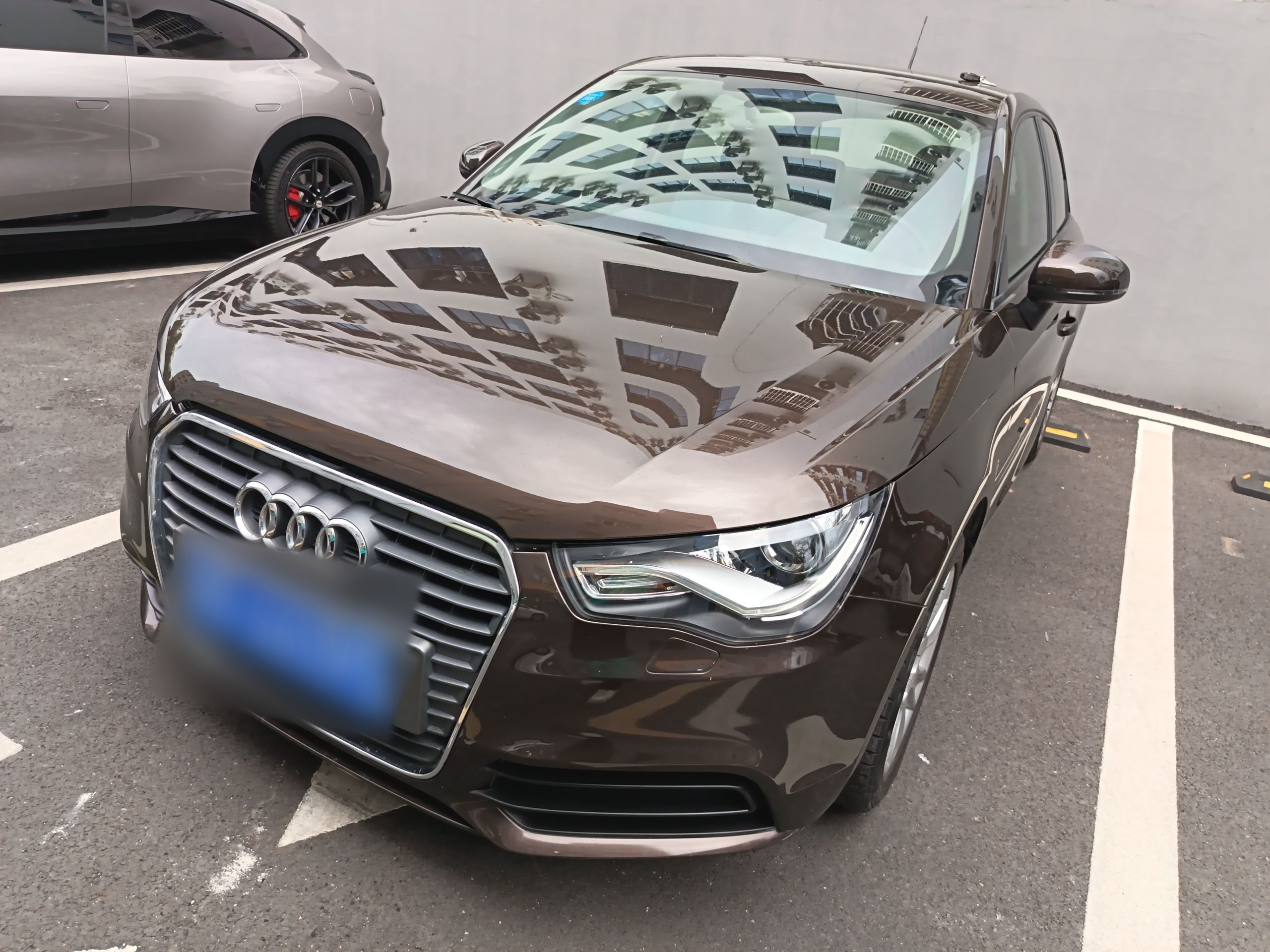 Под передней частью автомобиля