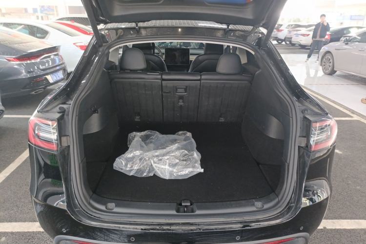 Used Tesla Model Y 2022 Long-Range All-Wheel-Drive Version
