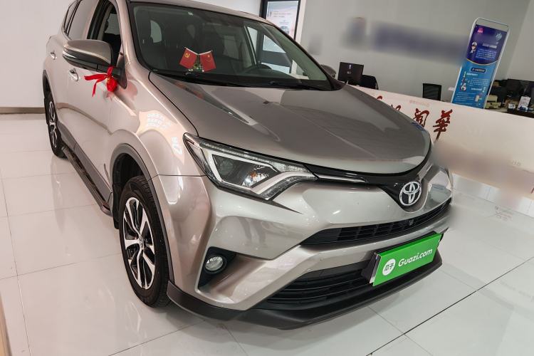 Used Toyota RAV4 2019 2.0L CVT Two-Wheel Drive Comfort Edition China VI Standard