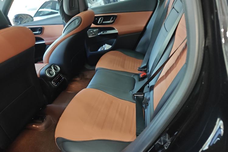 Used Mercedes-Benz GLC 2023 GLC 260 L 4MATIC Luxury Model 5 Seats
