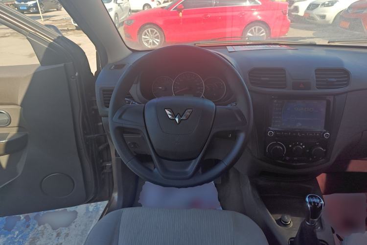 Used Wuling Hongguang 2015 1.5L S Basic Version China V Standard Steering Wheel
