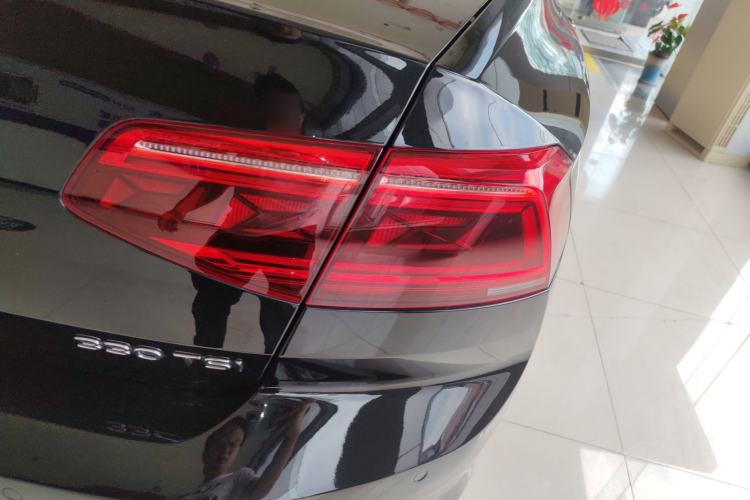 Used Volkswagen Magotan 2020 330TSI DSG Leading Model Right Rear Taillight