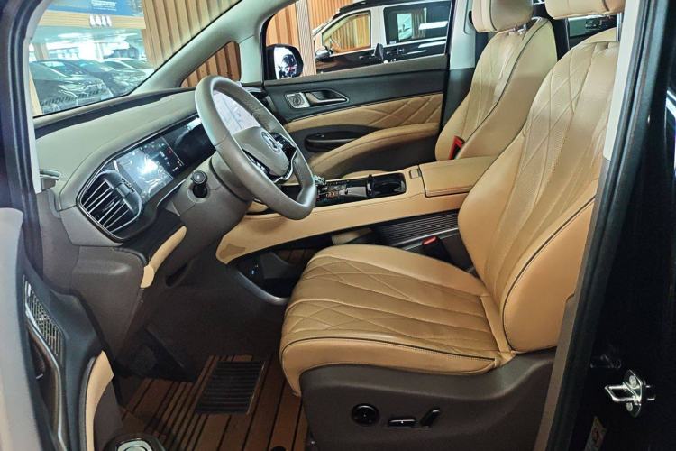 Used Denza D9 2024 DM-i 980 Four-Wheel Drive Prestige Model
