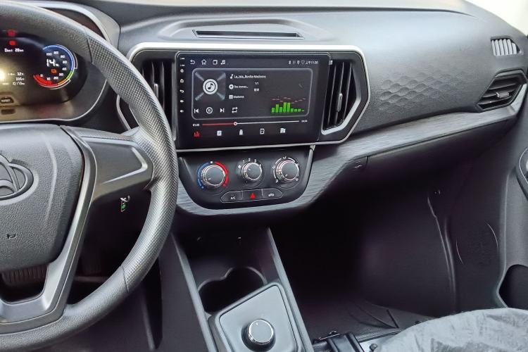 Used Chana Ruixing EM60 2025 Passenger Version Comfort Edition 6 Seats 300 km Range Side-Hinged Doors
