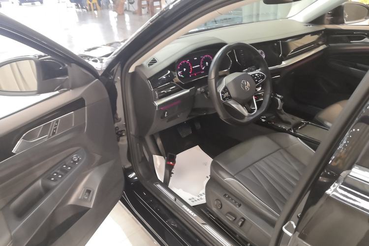 Used Volkswagen Passat 2023 Facelift 330TSI Luxury Edition
