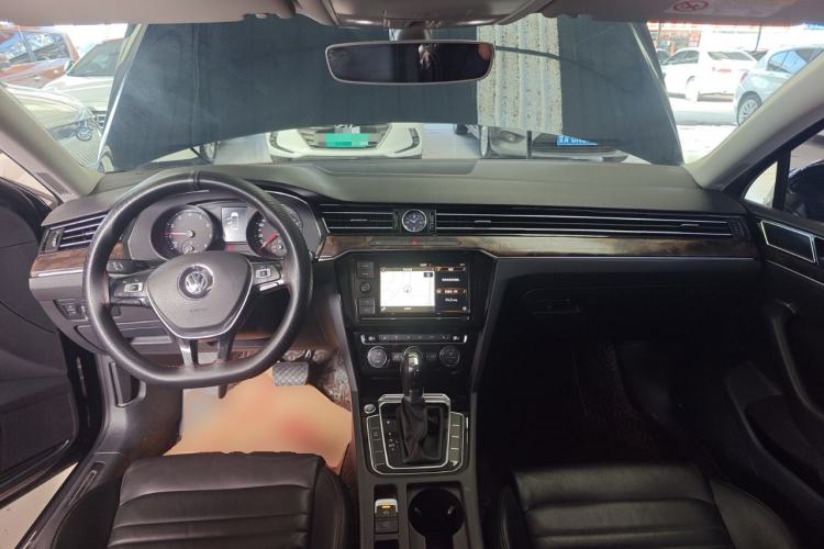 Used Volkswagen Magotan 2019 330TSI DSG Luxury Model China V Standard Center Console