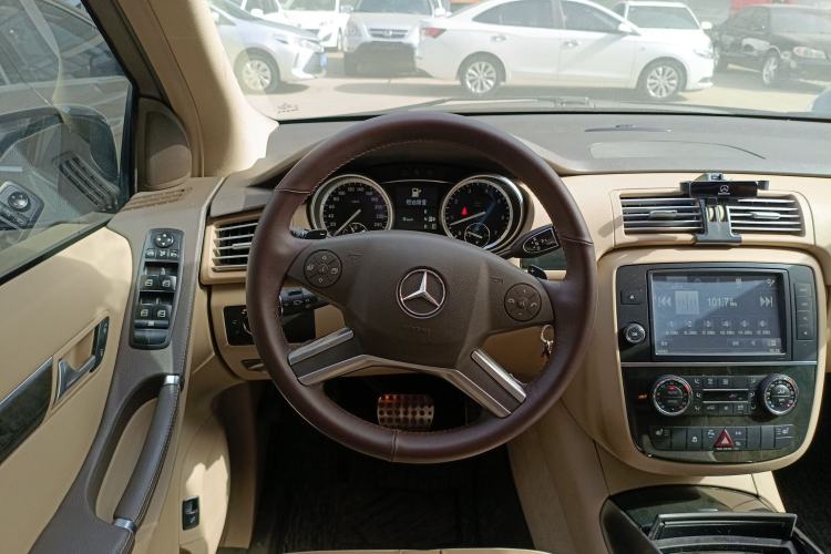 Used Mercedes-Benz R-Class 2017 R 320 4MATIC Business Edition Prestige Model