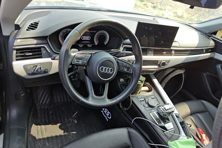 Used Audi A5 2020 Coupe 40 TFSI Fashion Edition China VI Emission Standard Center Console